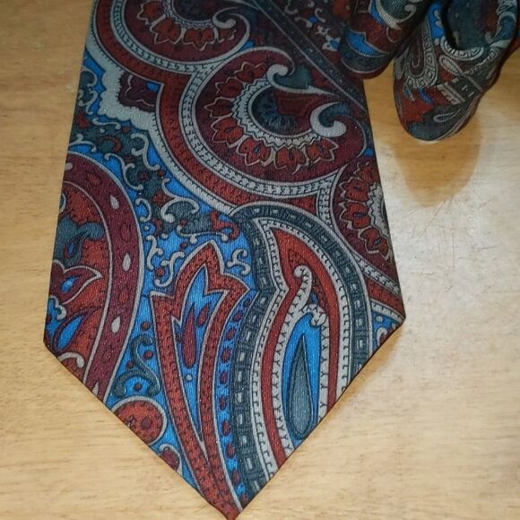 Matthew Cody tie
NWOT
100% polyester - Picture 2 of 5